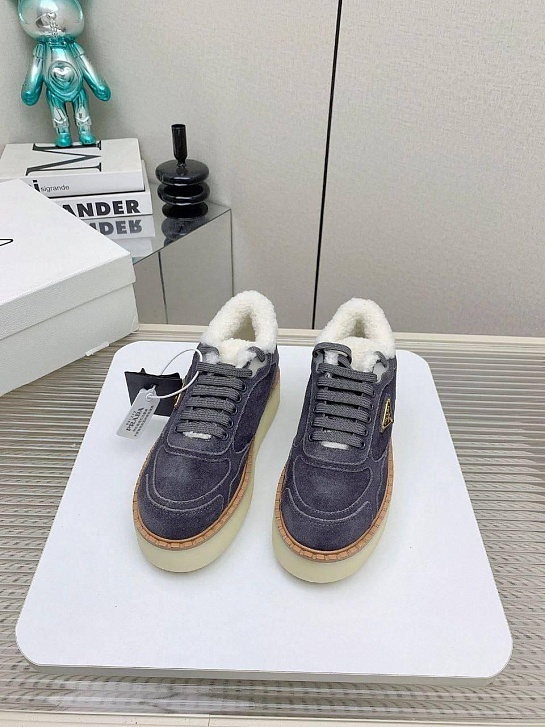 Женские замшевые кроссовки с мехом Prada premium - Grey