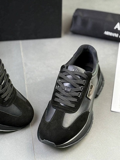 Кроссовки чёрного цвета Armani Exchange   