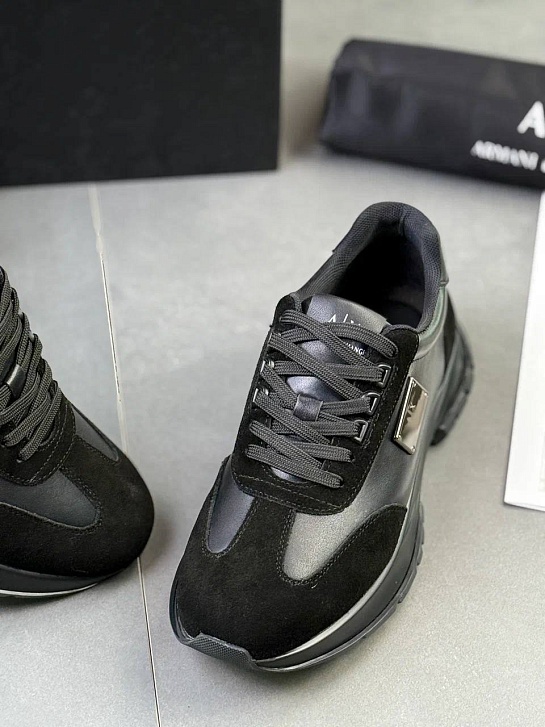 Кроссовки чёрного цвета Armani Exchange