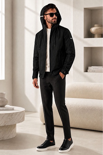Мужская ветровка чёрного цвета Hugo Boss   