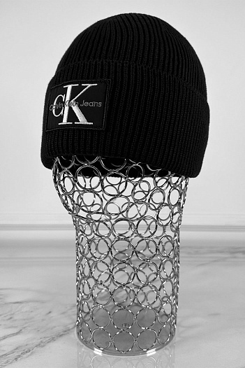 Чёрная шапка Calvin Klein Jeans monologo patch   