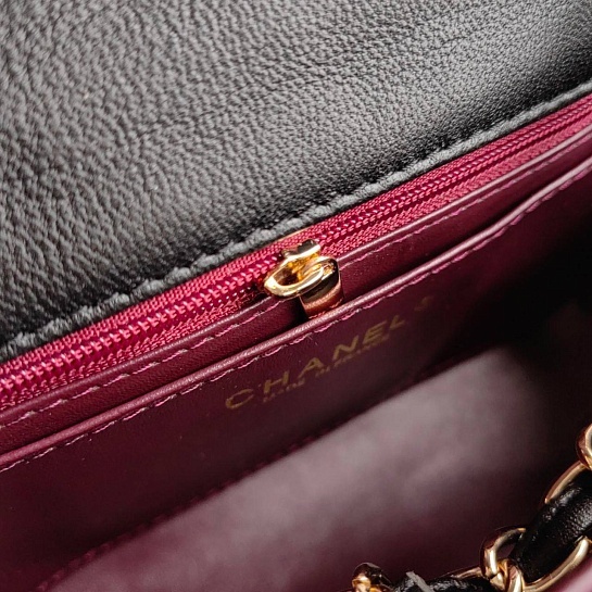 Кожаная чёрная сумка Chanel 30x18 см