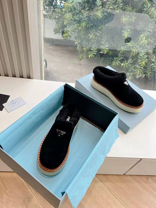 Женские чёрные ботинки сабо Prada