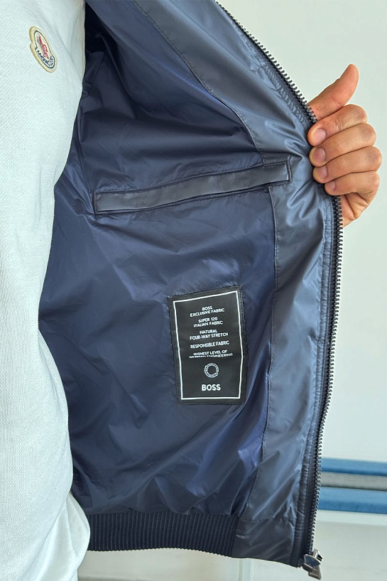 Тёмно-синяя куртка Hugo Boss с вязаными рукавами