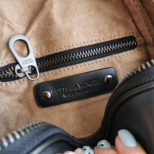 Кожаная чёрная сумка Bottega Veneta 28x18 см   