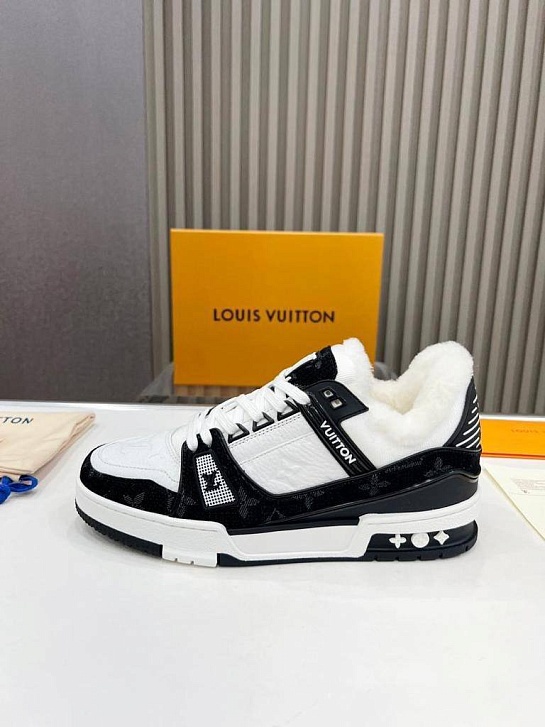 Кожаные кроссовки с мехом Louis Vuitton Trainer Premium - White / Black