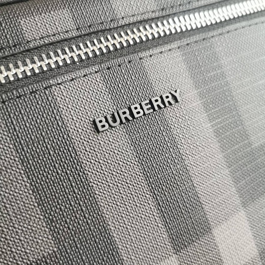 Кожаная сумка на пояс Burberry Cason 30x18 см