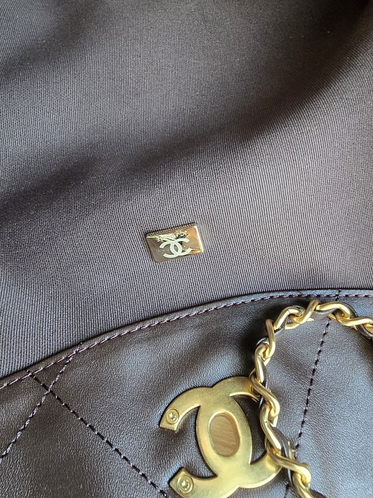 Замшевая сумка Chanel Maxi 44x28 см