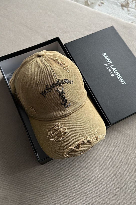 Бежевая бейсболка Yves Saint Laurent