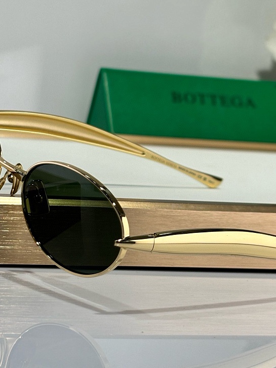 Солнцезащитные очки Bottega Veneta Sardine Oval