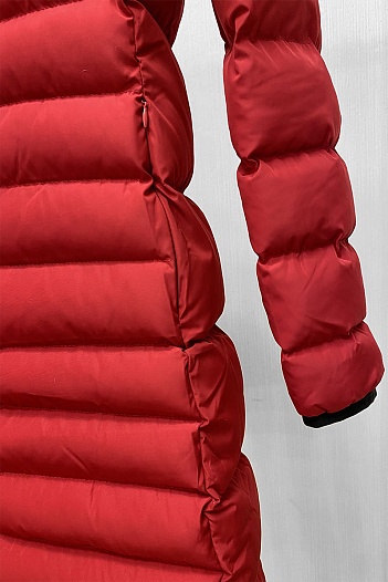 Женская брендовая парка Moncler красного цвета   
