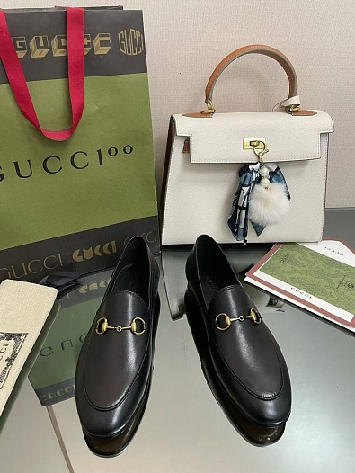 Женские кожаные лоферы Gucci чёрного цвета   