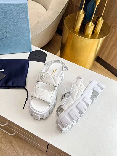 Женские кожаные сандалии Prada Monolith   