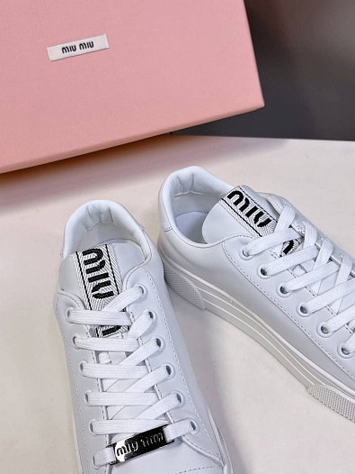 Женские белые кроссовки MIU MIU   