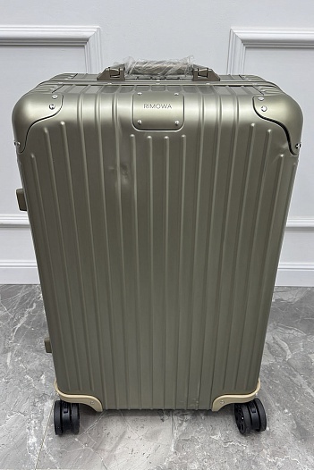 Чемодан Rimowa Aluminum M Premium 66x43x27 см   