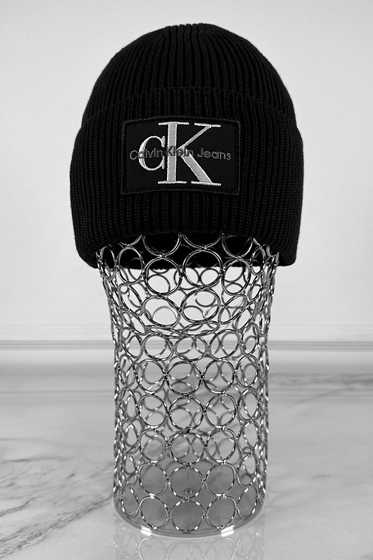 Чёрная шапка Calvin Klein Jeans monologo patch