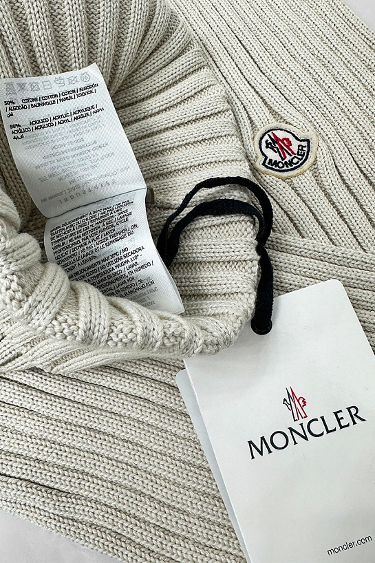 Комплект из шапки и шарфа бежевого цвета Moncler logo-patch