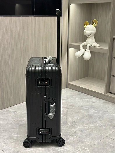 Чемодан Rimowa Aluminum M Premium 66x43x27 см   