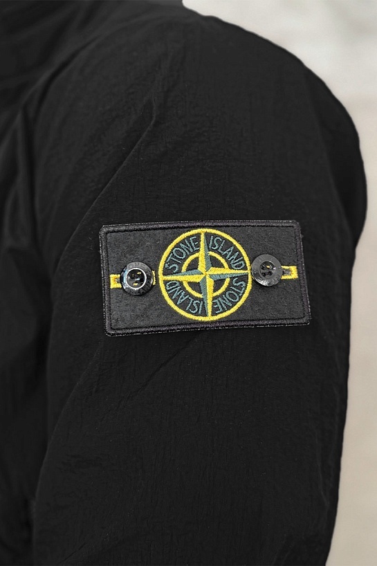 Мужская чёрная куртка с патчем на плече Stone Island
