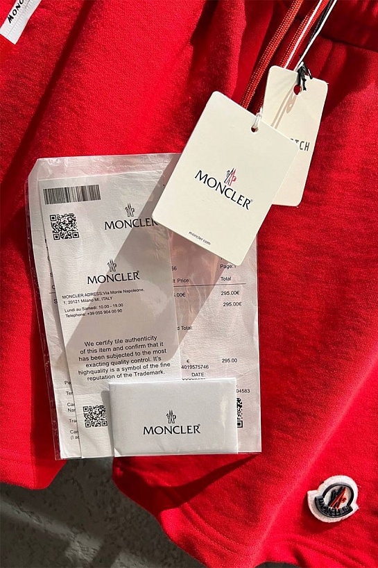 Брендовые мужские шорты Moncler красного цвета
