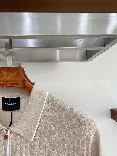 Вязаное поло бежевого цвета Kiton premium   