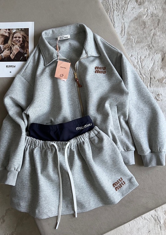 Женский костюм тройка MIU MIU серого цвета