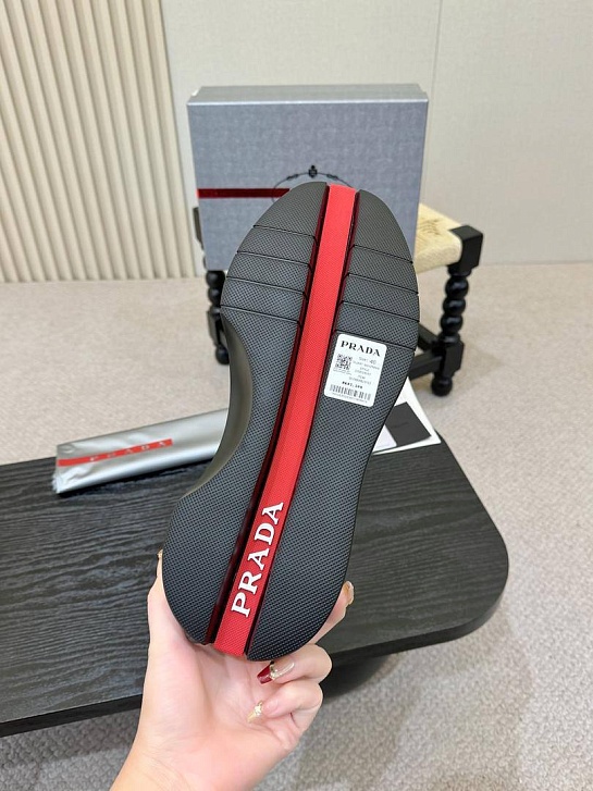 Мужские кожаные кроссовки Prada