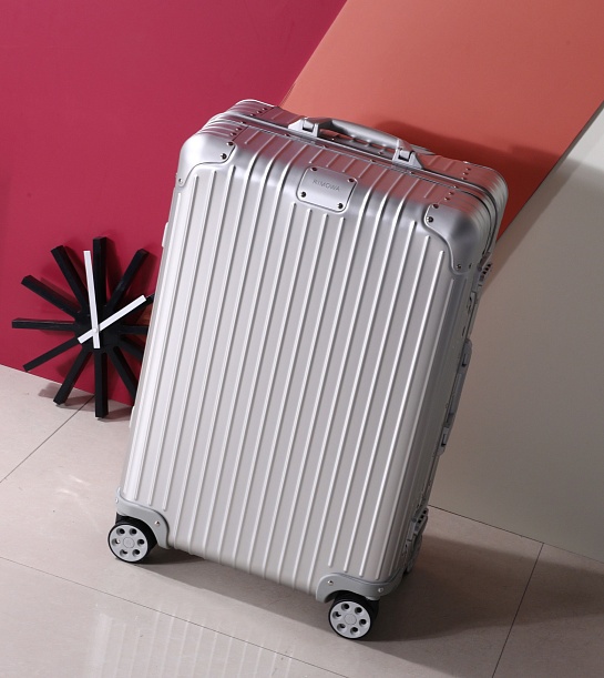 Чемодан Rimowa Aluminum M Premium 66x43x27 см