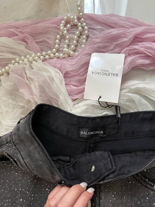 Женские джинсы со старазами Balenciaga чёрного цвета