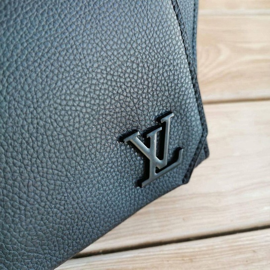 Кожаная сумка на пояс Louis Vuitton Aerogram 27x17 см