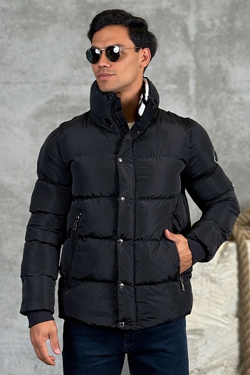 Куртка чёрного цвета Moncler logo-patch   