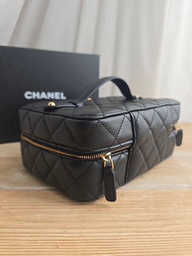 Кожаная косметичка Chanel 20x14 см   