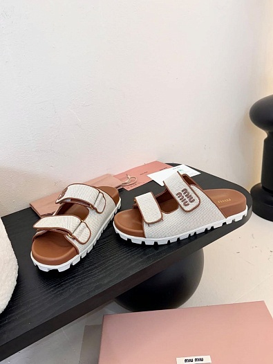 Женские шлёпанцы MIU MIU бежевого цвета   