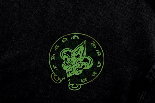 Чёрная оверсайз футболка Gothic logo