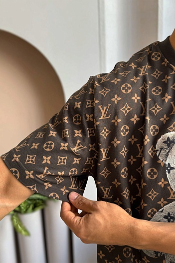 Коричневая оверсайз футболка Louis Vuitton Monogram All-over Bear   