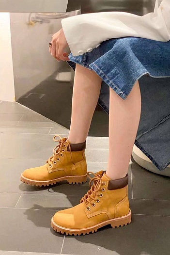 Женские ботинки Celine бежевого цвета   