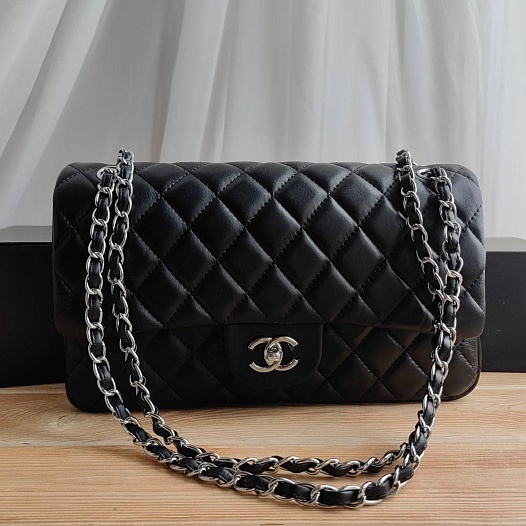 Кожаная чёрная сумка Chanel 30x18 см   