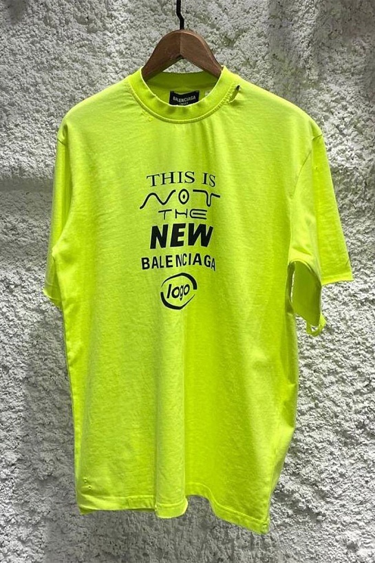 Салатовая оверсайз футболка Balenciaga с рваной отделкой