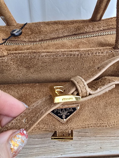 Замшевая сумка Prada 30x16 см   