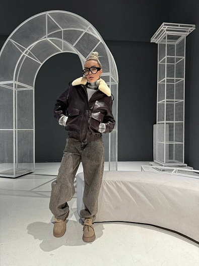 Женская кожаная дубленка MIU MIU с меховым воротом   