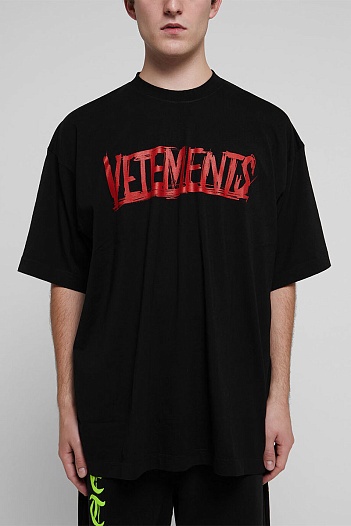 Чёрная оверсайз футболка Vetements world tour   