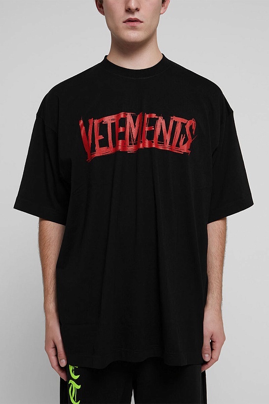 Чёрная оверсайз футболка Vetements world tour