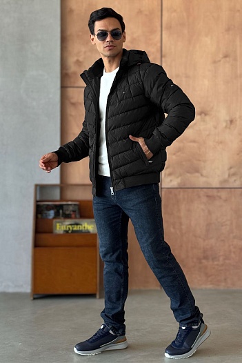 Куртка чёрного цвета Tommy Hilfiger logo-patch   