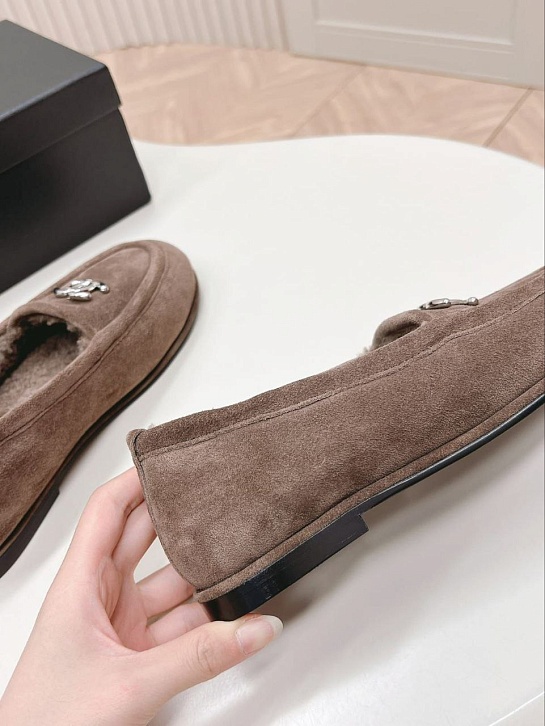 Женские замшевые лоферы с мехом Chanel Premium - Brown