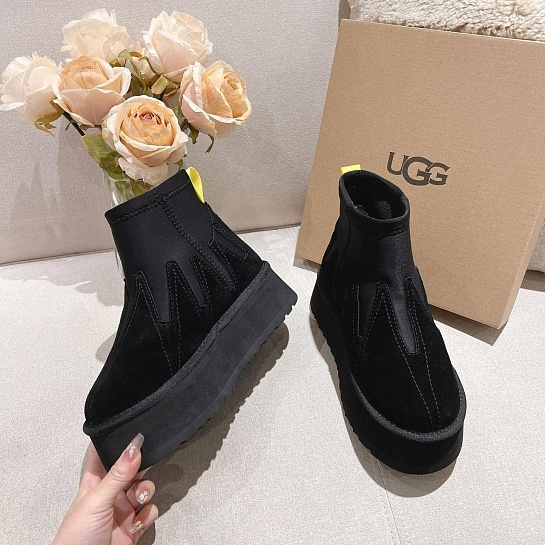 Женские ботинки с мехомм UGG Deeper - Black