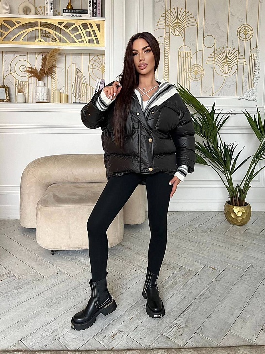 Чёрная женская куртка с капюшоном Moncler