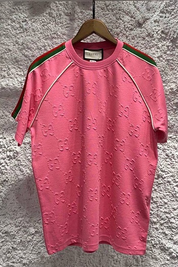 Розовая оверсайз футболка Gucci logo all-over embossed   