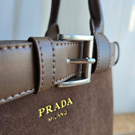 Замшевая сумка Prada 33x23 см   