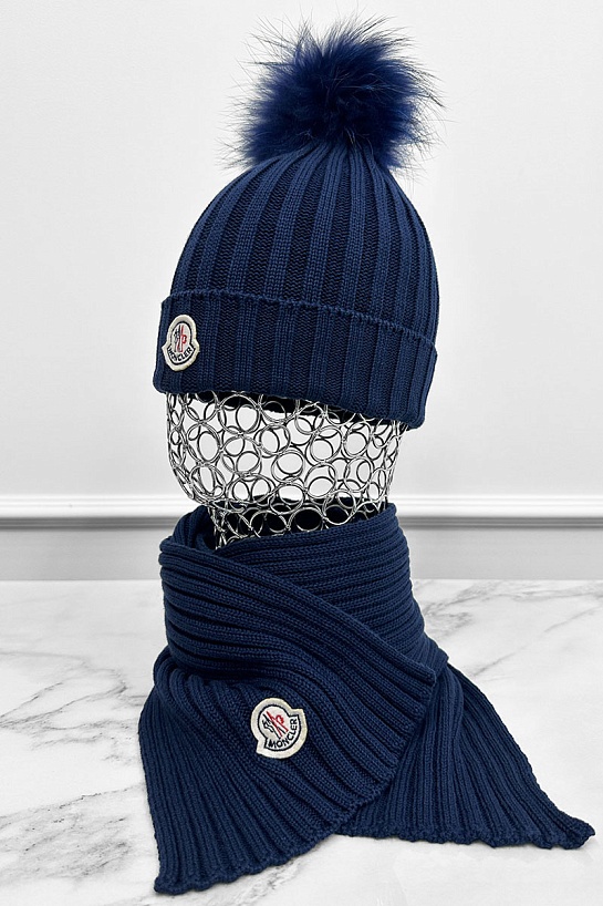 Комплект из шапки и шарфа синего цвета Moncler logo-patch