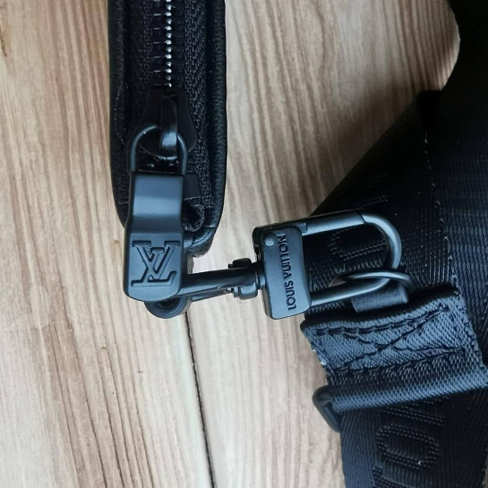 Кожаная сумка Louis Vuitton Duo Messenger Monogram Shadow 25x18 см